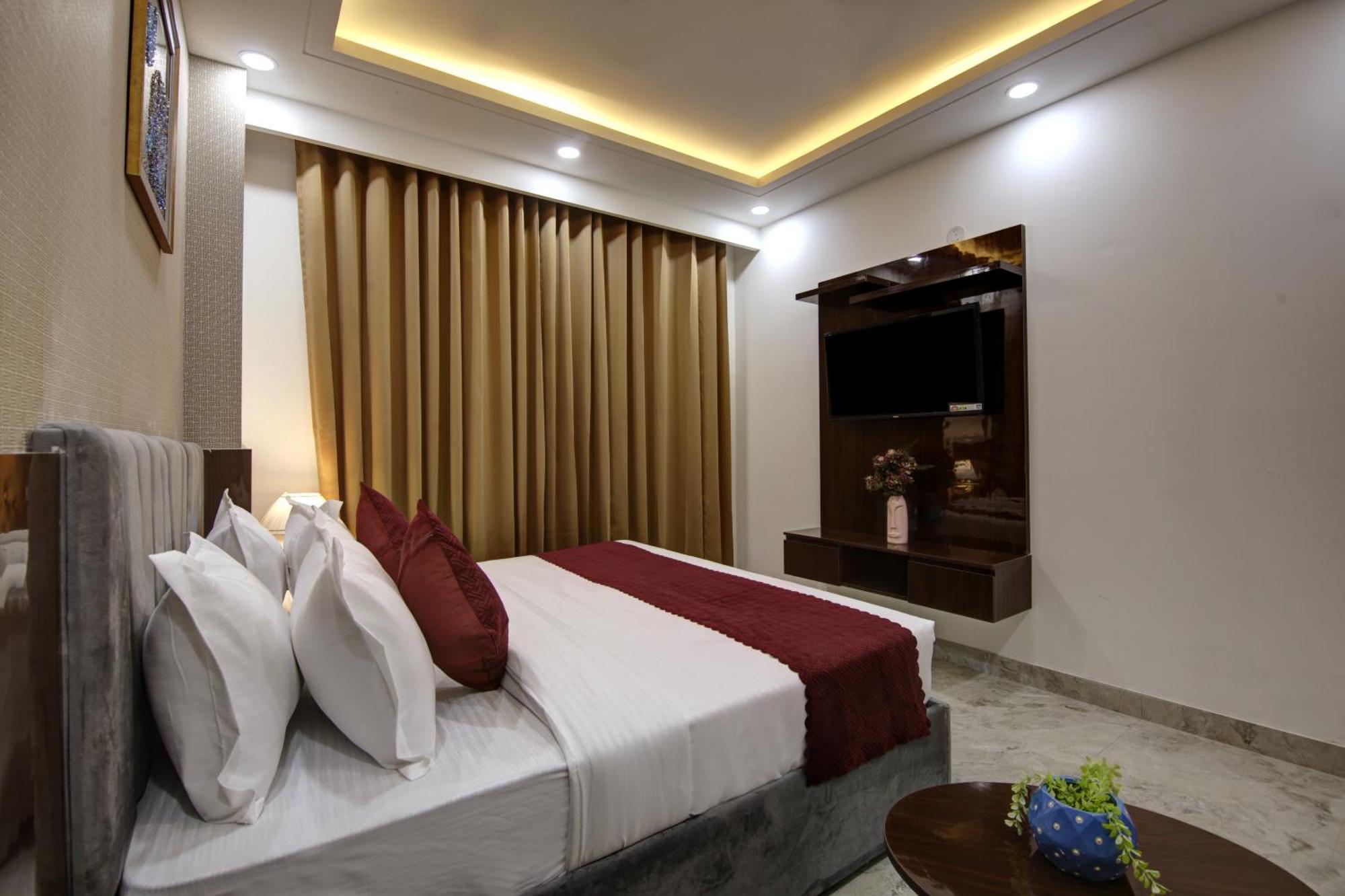 Limewood Stay - Millennium Huda City Center Gurgaon Esterno foto