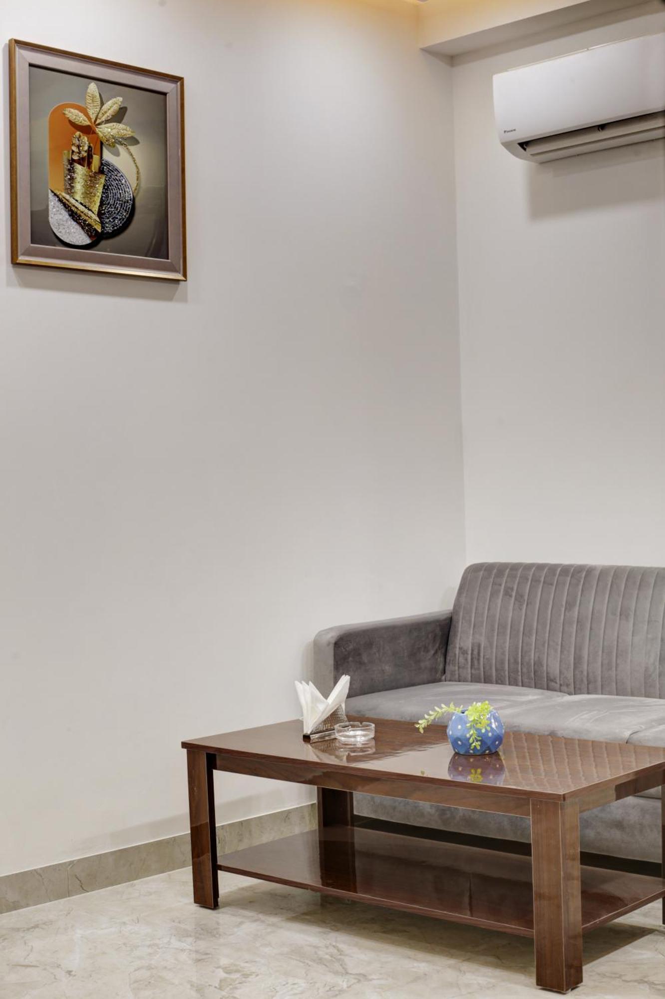 Limewood Stay - Millennium Huda City Center Gurgaon Esterno foto